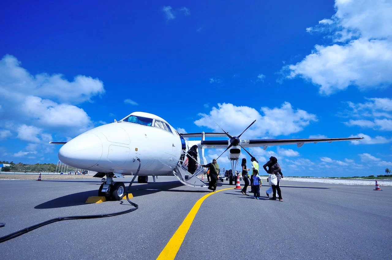 Avião na pista de decolagem