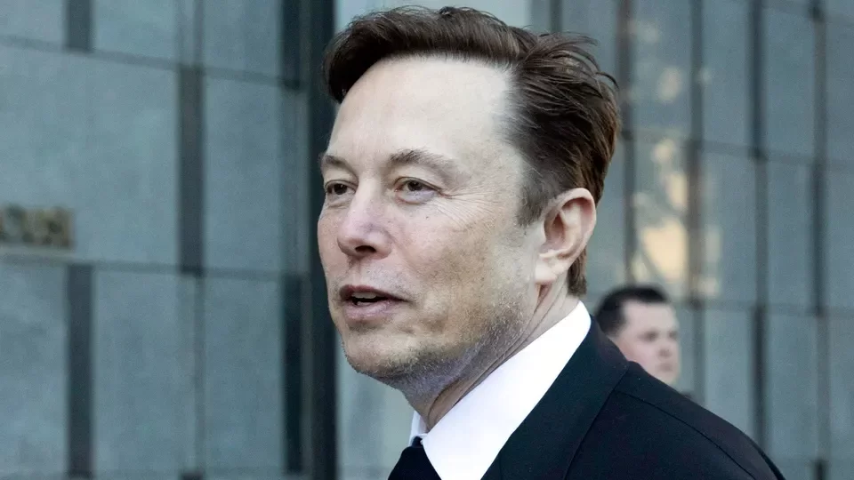 Elon Musk, de 52 anos, acumula polêmicas e investimentos de risco em carreira de sucesso