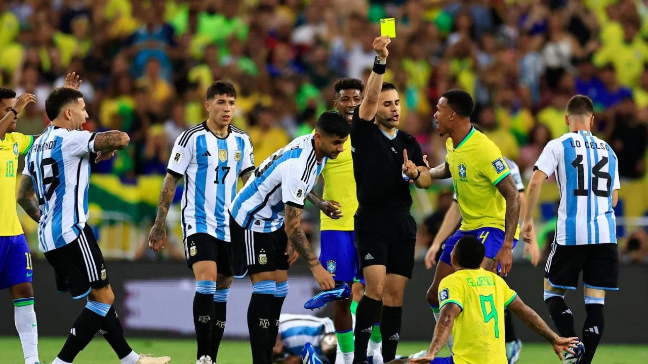 Brasil perde para Argentina em jogo marcado por confusão e amarga 1ª  derrota em casa na história das eliminatórias com gritos de olé » PATOS  ONLINE