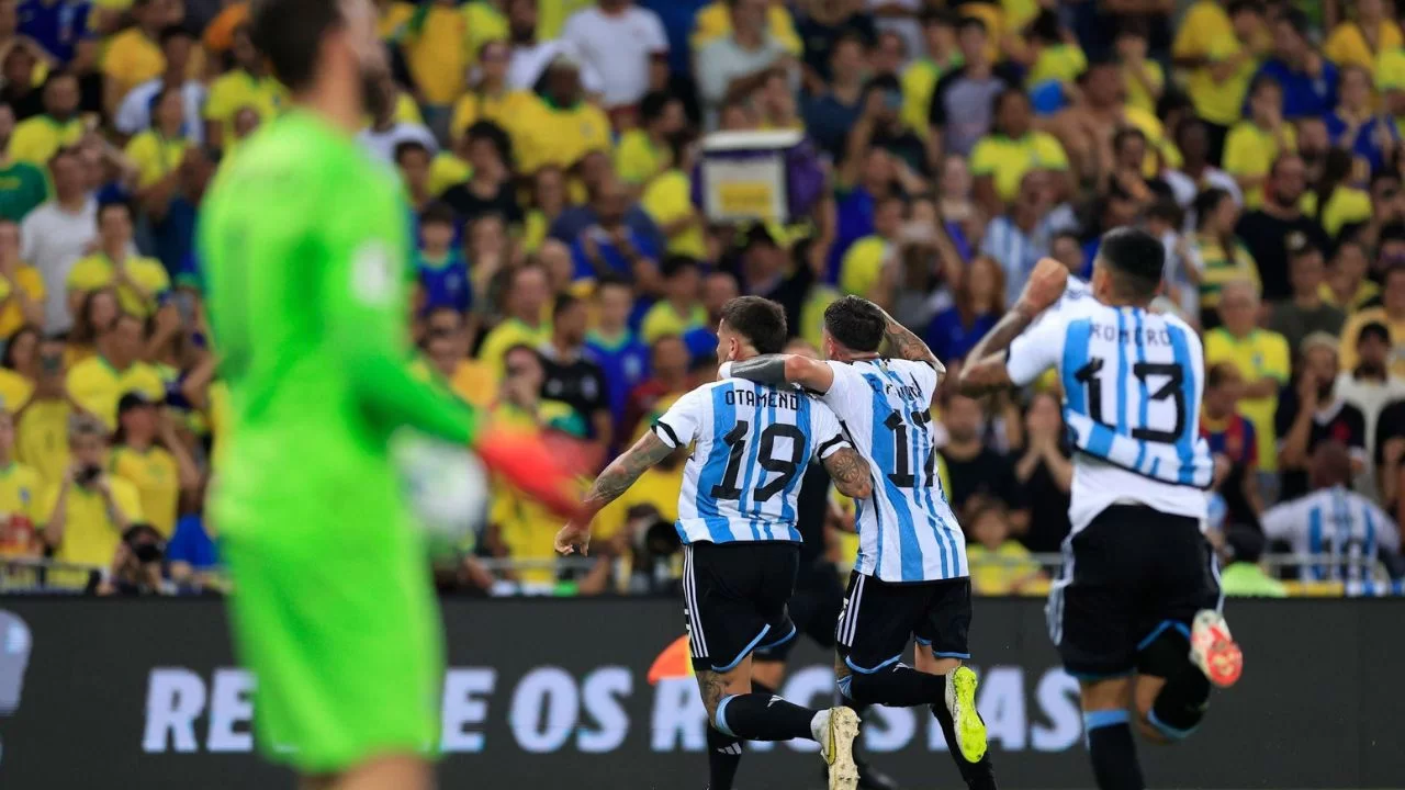 Brasil cai para a Argentina e amarga derrota inédita em clássico marcado  por briga, Esportes