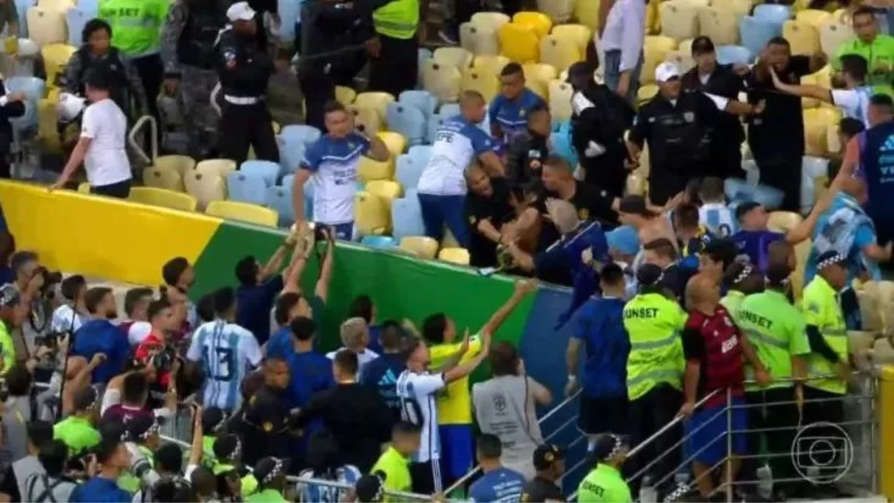 Jogadores argentinos e Marquinhos, do Brasil, tentaram apaziguar a confusão. 