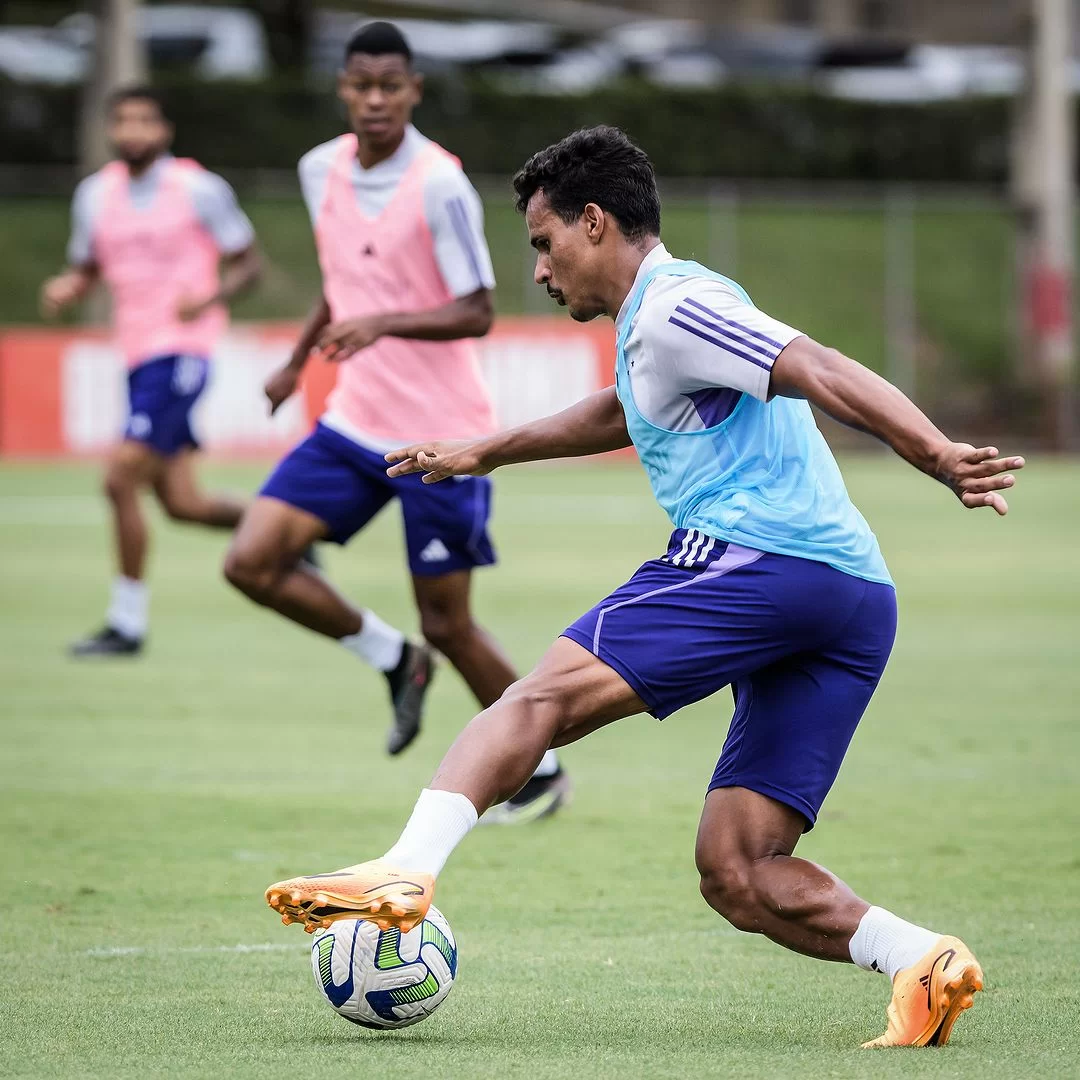 Cruzeiro realiza trabalho coletivo em preparação para jogo contra o Vasco, hoje, às 19h.