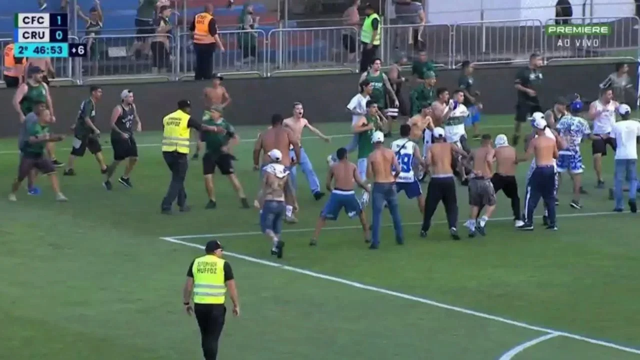 Briga entre torcedores do Coritiba e Cruzeiro
