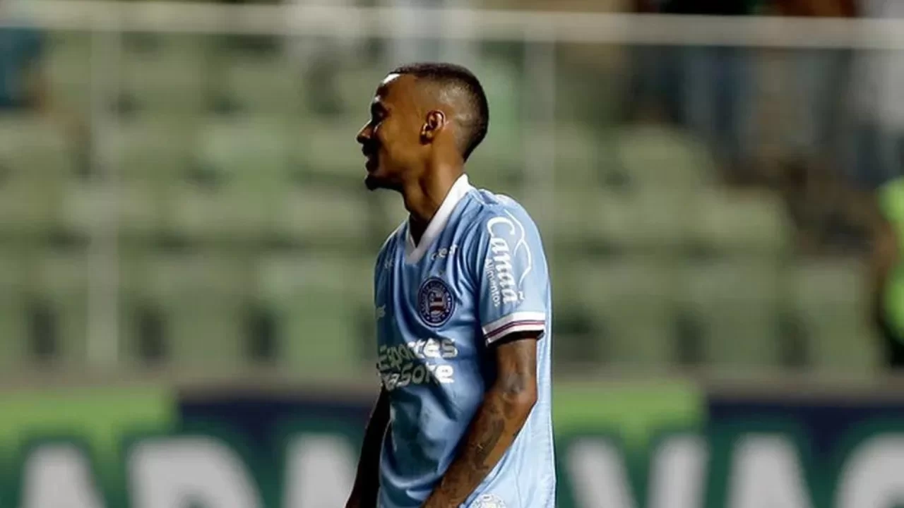 Saindo do banco, Ademir marcou o segundo gol do Bahia na partida. 