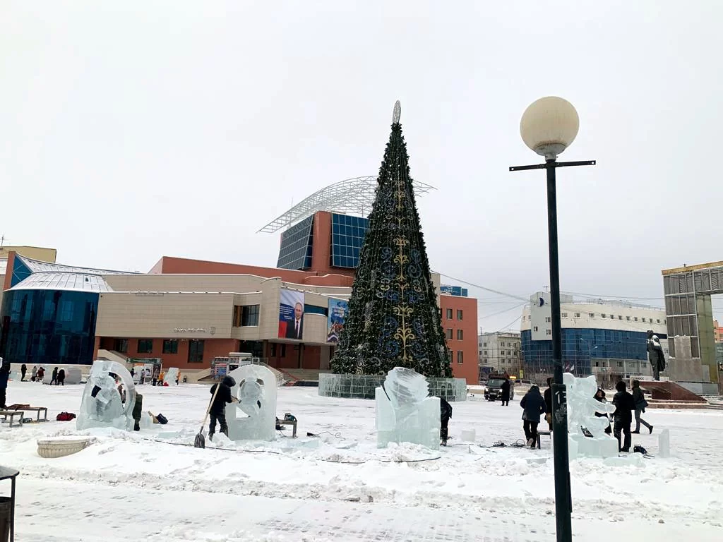 Árvore de Natal foi montada no final de novembro em Yakutsk, na Rússia