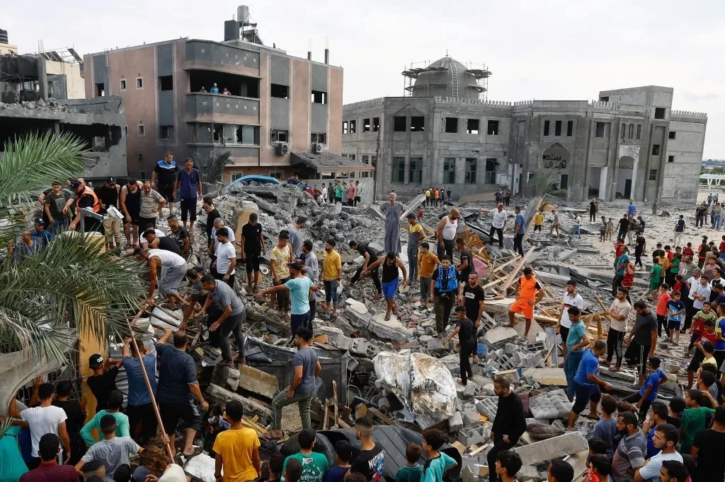 Aumenta a crise humanitária em Gaza com constantes ataques de Israel e ONU alerta para possível colapso 