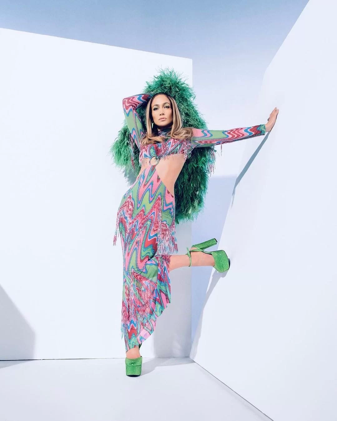 Jennifer Lopez escolhe vestidos PatBo para campanha de sua marca de sapatos(Foto: reprodução/Instagram/@patbo/CNN) Lorena Bueri