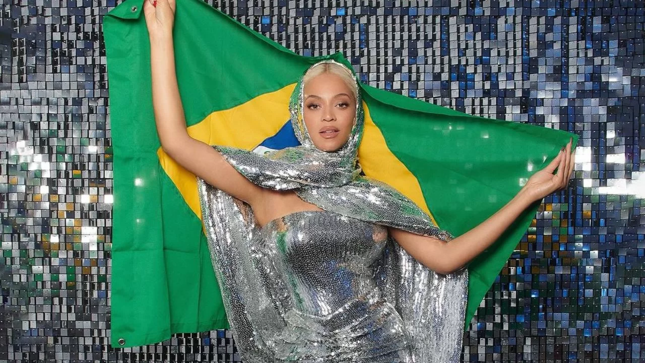 Beyoncé com bandeira do Brasil em fotos publicadas no Instagram.