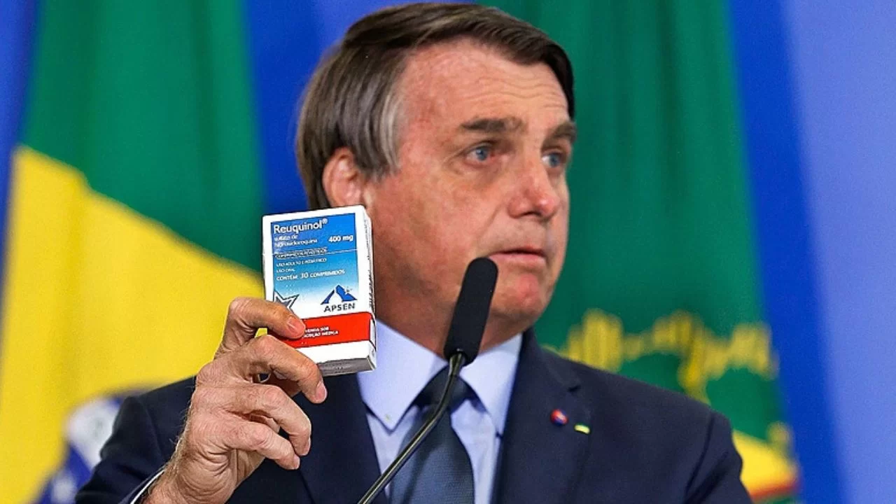 Ex-presidente Bolsonaro foi um dos líderes a indicar o uso de hidroxocloroquina no tratamento da COVID-19