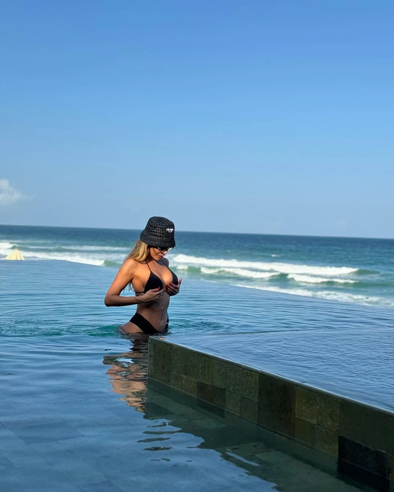 Erika Schneider curte piscina em Maceió (reprodução/Instagram/@erikaschneider) Lorena Bueri