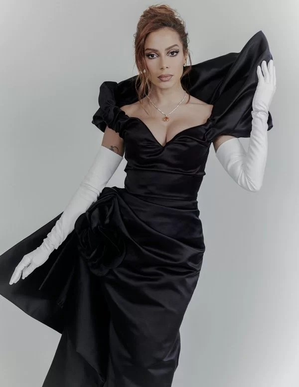 Anitta de Marc Jacobs (Foto: Vogue.globo.com/Zee Nunes) Lorena Bueri