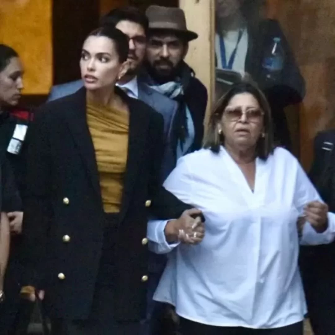 Joana Sanz, mulher de Daniel Alves, dá depoimento em julgamento.