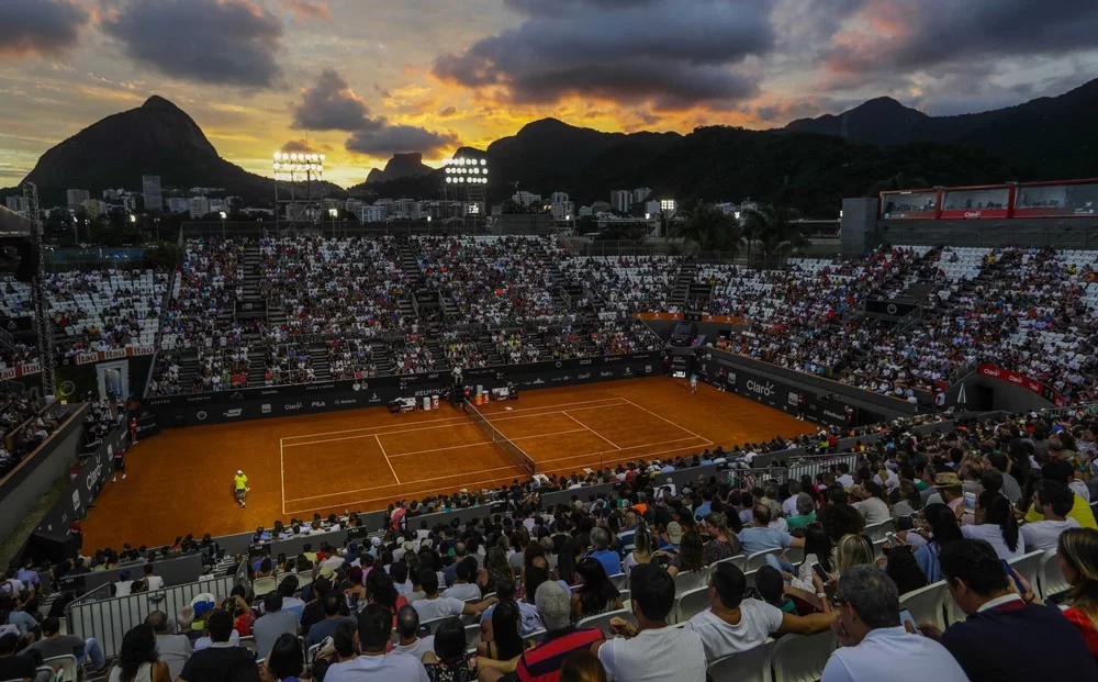 Saibro é o piso do Rio Open (Foto: reprodução/Fotojump) Lorena Bueri