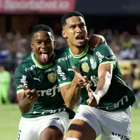 Murilo, do Palmeiras, comemora seu gol contra o Santos com Endrick (Foto:Anderson Romão/PhotoPress/Estadão Conteúdo)