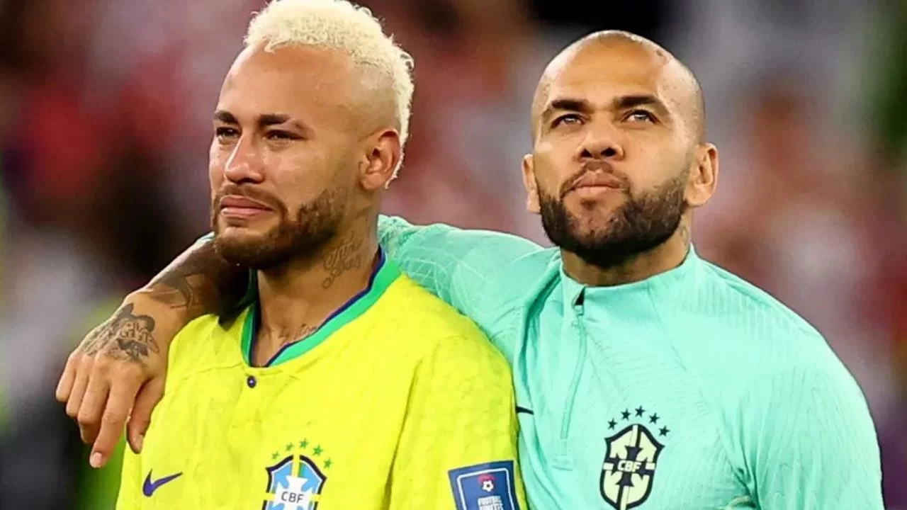 Daniel Alves e Neymar lado a lado na Copa do Mundo de 2022