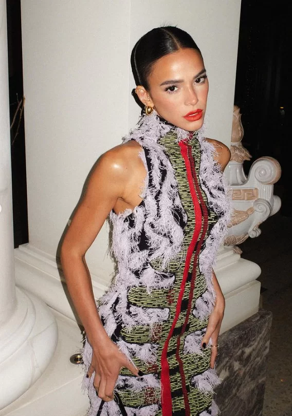 Bruna Marquezine usa Bottega Veneta na Fashion Week (Foto: reprodução/Instagram/@brunamarquezine) Lorena Bueri