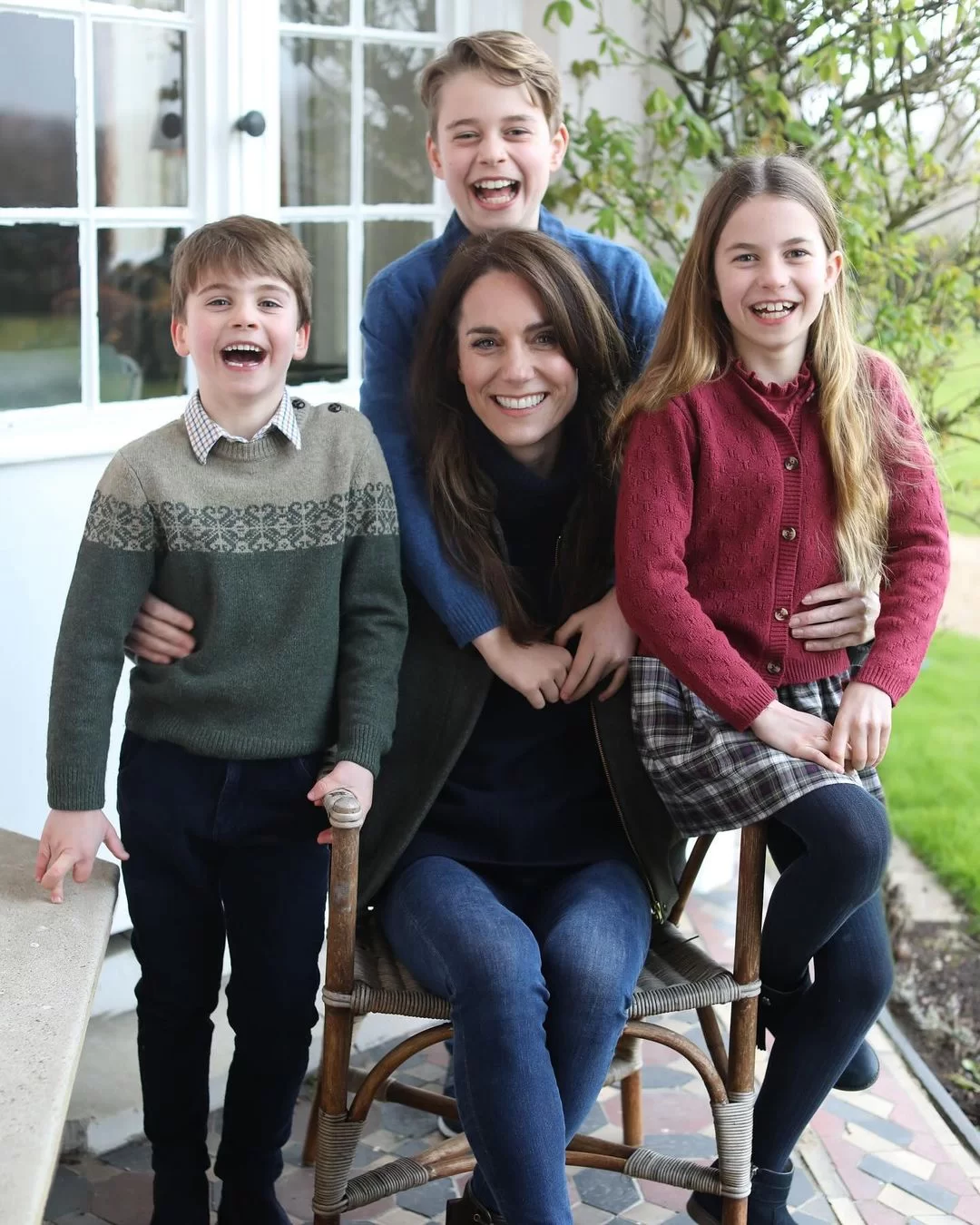 A princesa de Gales, Kate, com os filhos George, Louis e Charlotte em foto para o Dia das Mães no Reino Unido