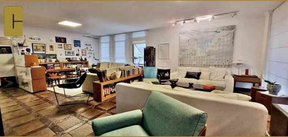 Visão geral da sala do apartamento à venda de Luana Piovani (Foto: reprodução/Cifra Chomes) Lorena Bueri