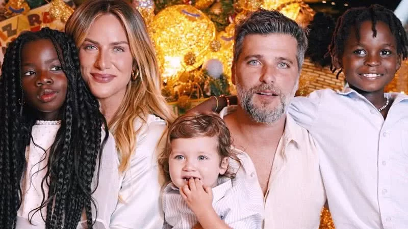 Bruno e Giovanna ao lado dos filhos