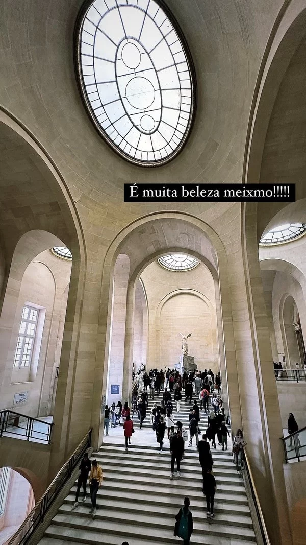 Espaço no Museu do Louvre (Foto: reprodução/Instagram/@julianapaes) Lorena Bueri