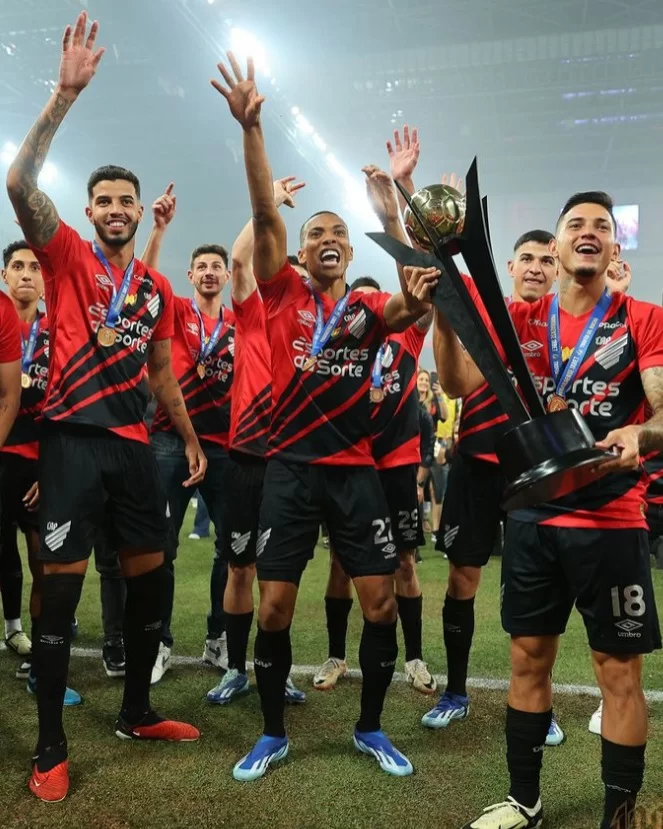 Athletico Paranaense conquistou o bi campeonato paranaense consecutivo (Reprodução/Instagram/Athletico-PR/José Tramontin) Lorena Bueri