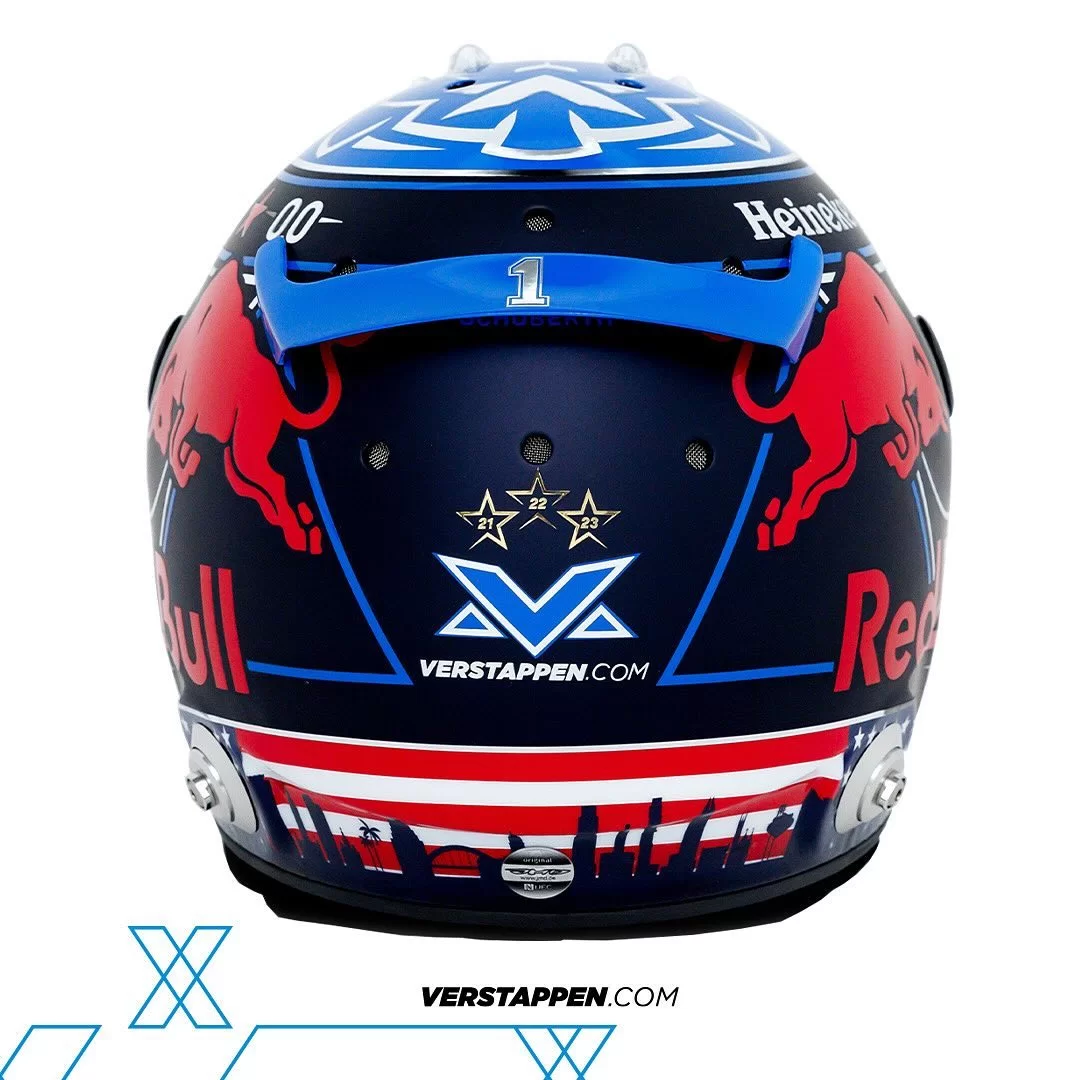 Novo design do capacete de Max (Foto: reprodução/Instagram/@verstappencom) Lorena Bueri