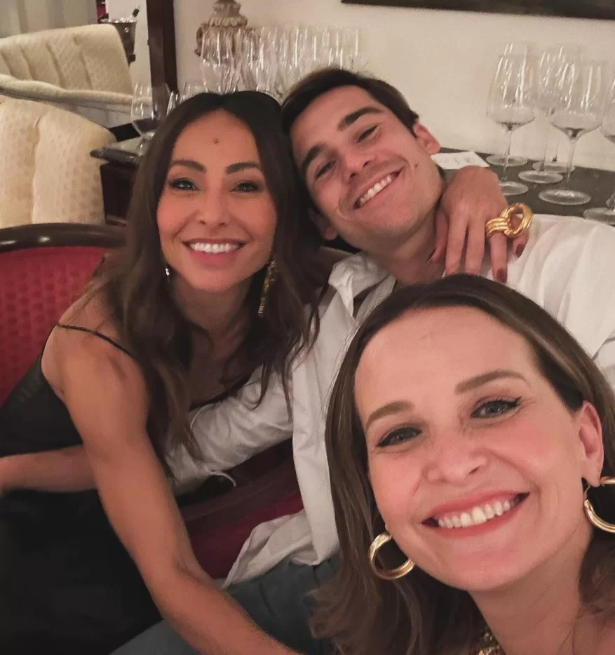 Nicolas, Sabrina e Fernanda comemorando (Foto: reprodução/Instagram/@nicolasprattes) Lorena Bueri