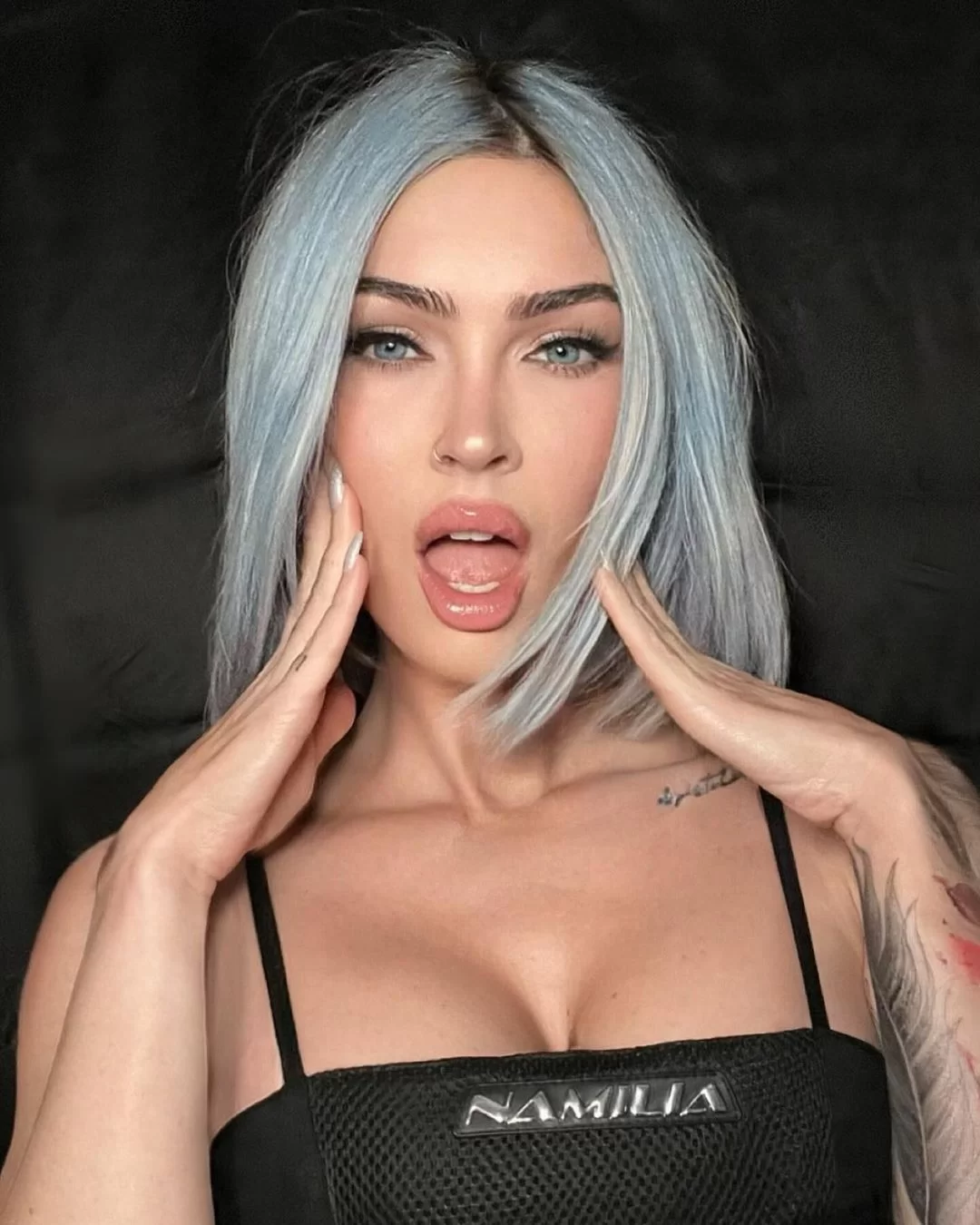 Megan de cabelo azul (Foto: Reprodução/Instagram/@meganfox) Lorena Bueri