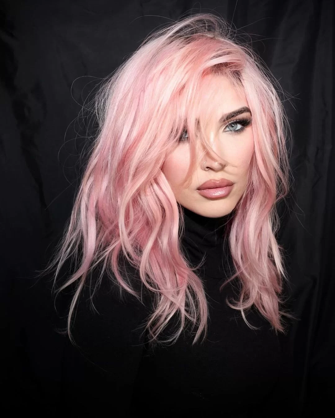 Megan Fox de cabelo rosa pastel (Foto: Reprodução/Instagram/@meganfox) Lorena Bueri