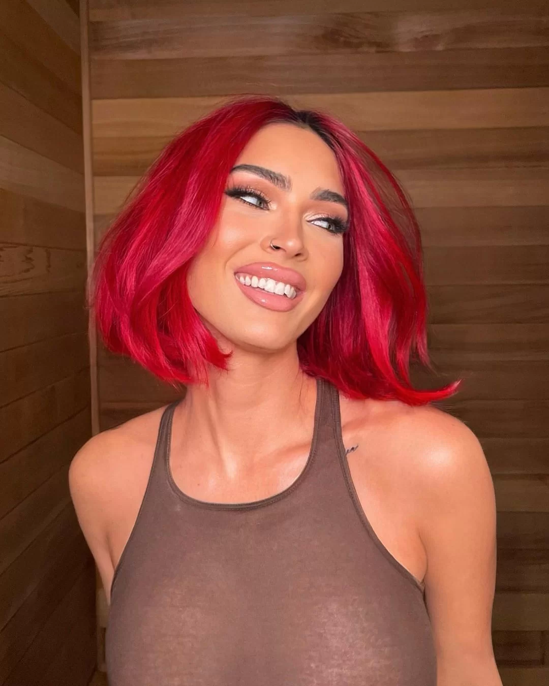 Megan com cabelo vermelho (Foto: Reprodução/Instagram/@meganfox) Lorena Bueri