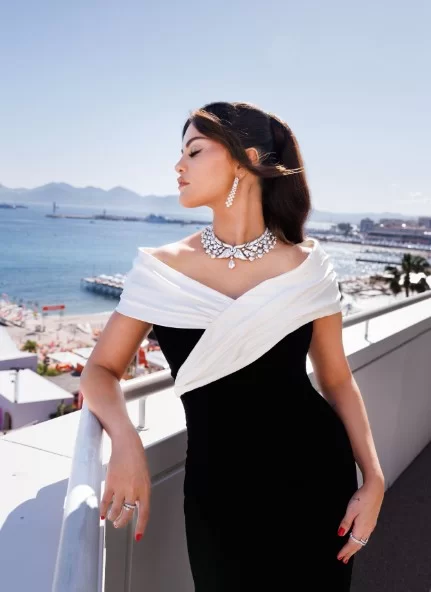 Selena Gomez em Cannes (Foto: reprodução/German Larkin) Lorena Bueri