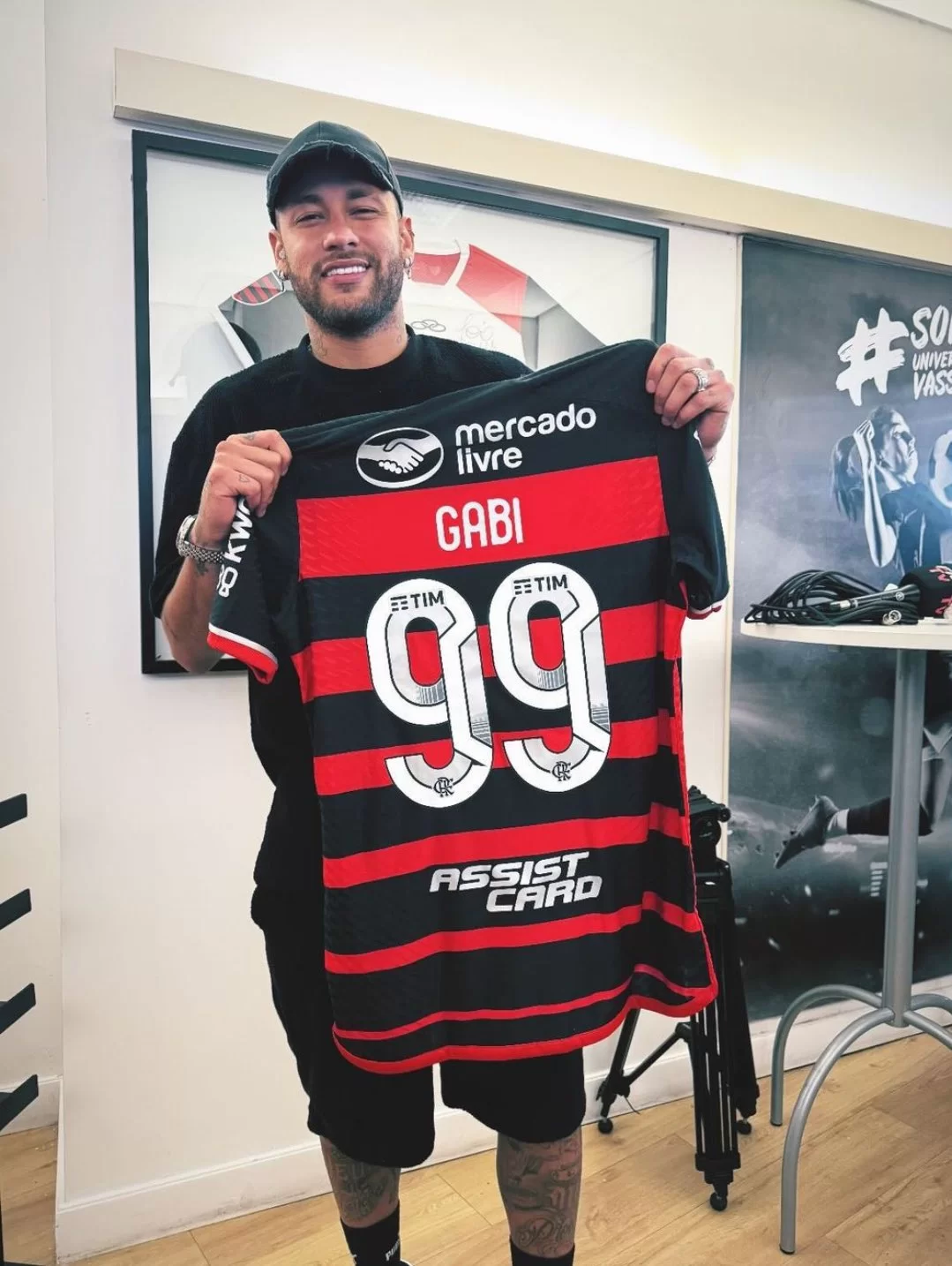 Neymar com a blusa de Gabigol