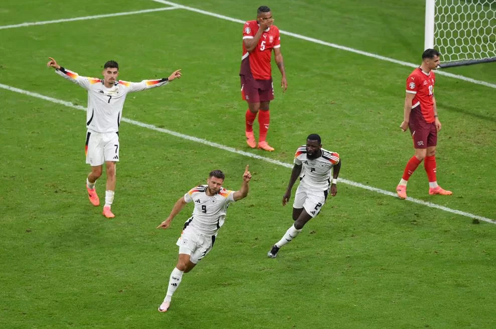 jogadores da Alemanha comemoram gol de empate