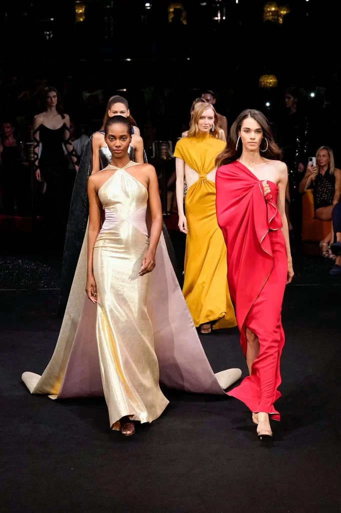 Modelos na passarela para Alexis Mabille (Foto: reprodução/Launchmetrics/spotlight)