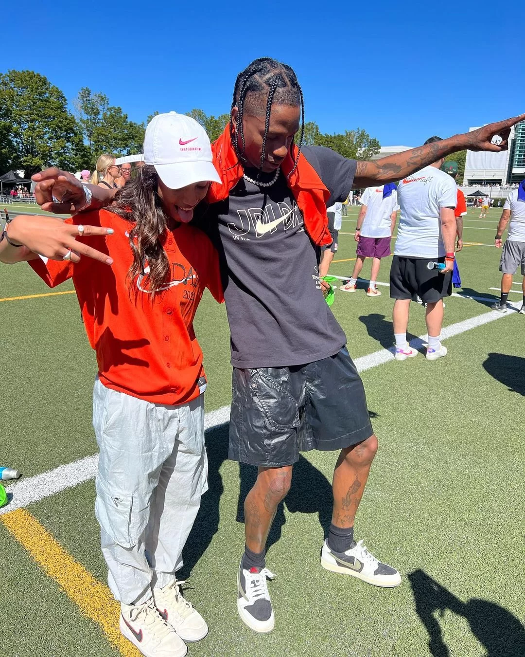 A Fadinha e o rapper Travis Scott (Foto: Reprodução/Instagram/@rayssalealsk8) Lorena Bueri