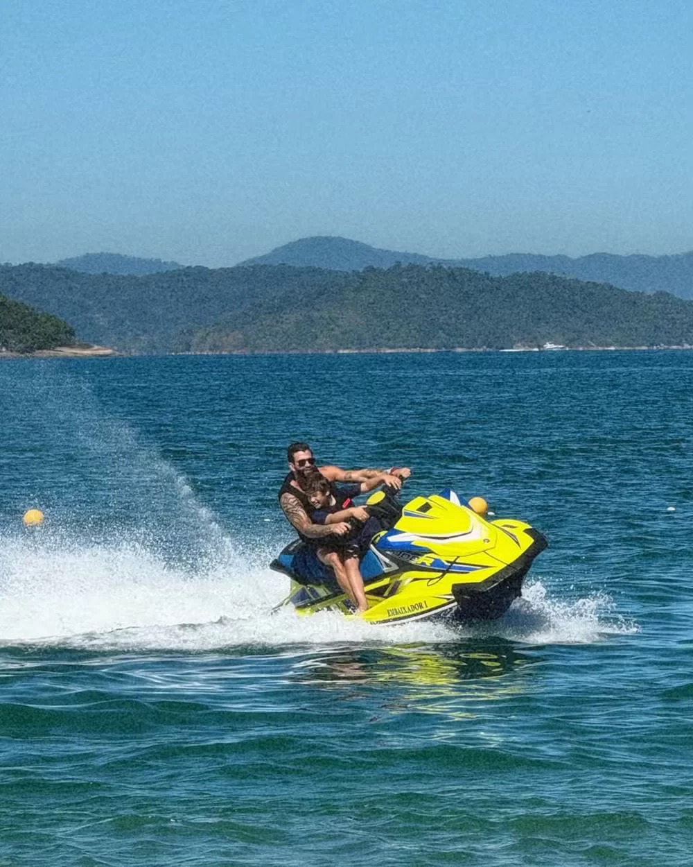 Andressa Suita aproveitou dia de praia com Gusttavo Lima e os filhos —Foto: (Reprodução/Instagram  @andressasuita) Lorena Bueri