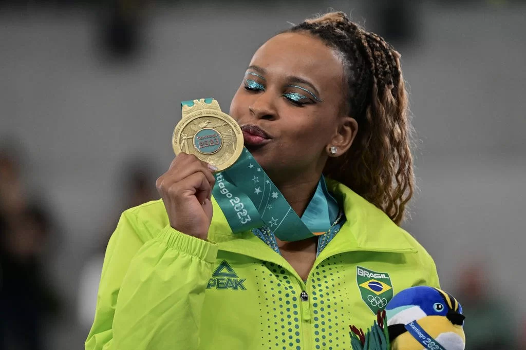 Delineados de Rebeca Andrade (Foto: Reprodução/Martin Bernetti/AFP)