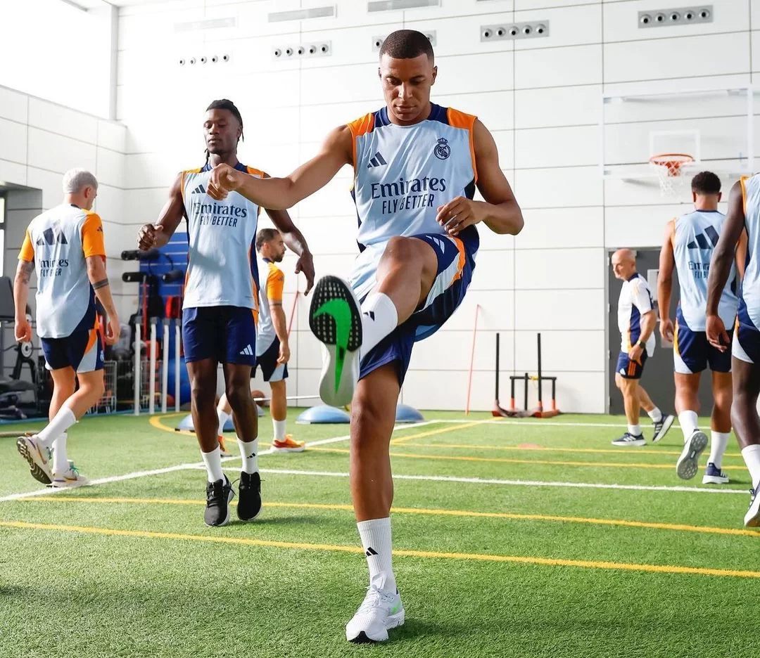 Mbappé durante apresentação (Foto: reprodução/Instagram/@k.mbappe) Lorena Bueri