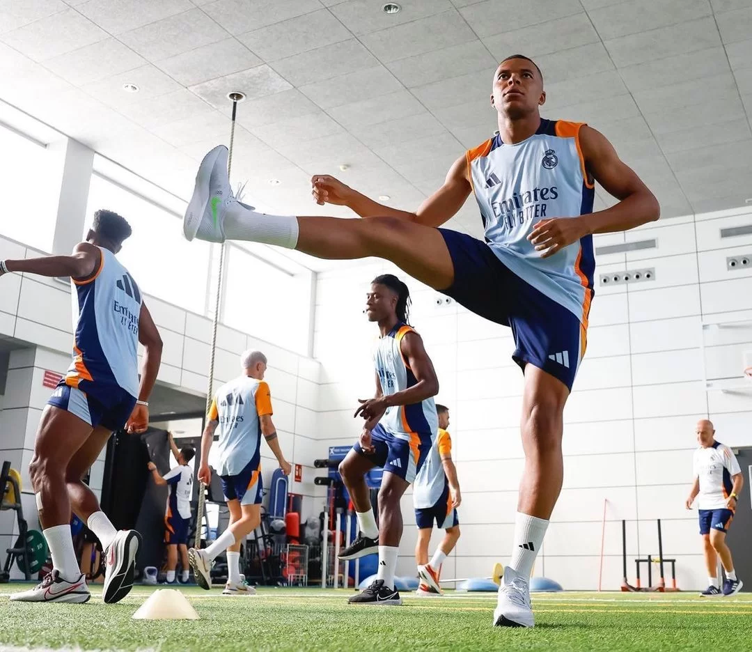 Mbappé durante apresentação (Foto: reprodução/Instagram/@k.mbappe) Lorena Bueri