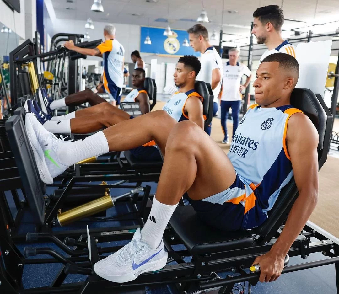 Mbappé durante apresentação (Foto: reprodução/Instagram/@k.mbappe) Lorena Bueri