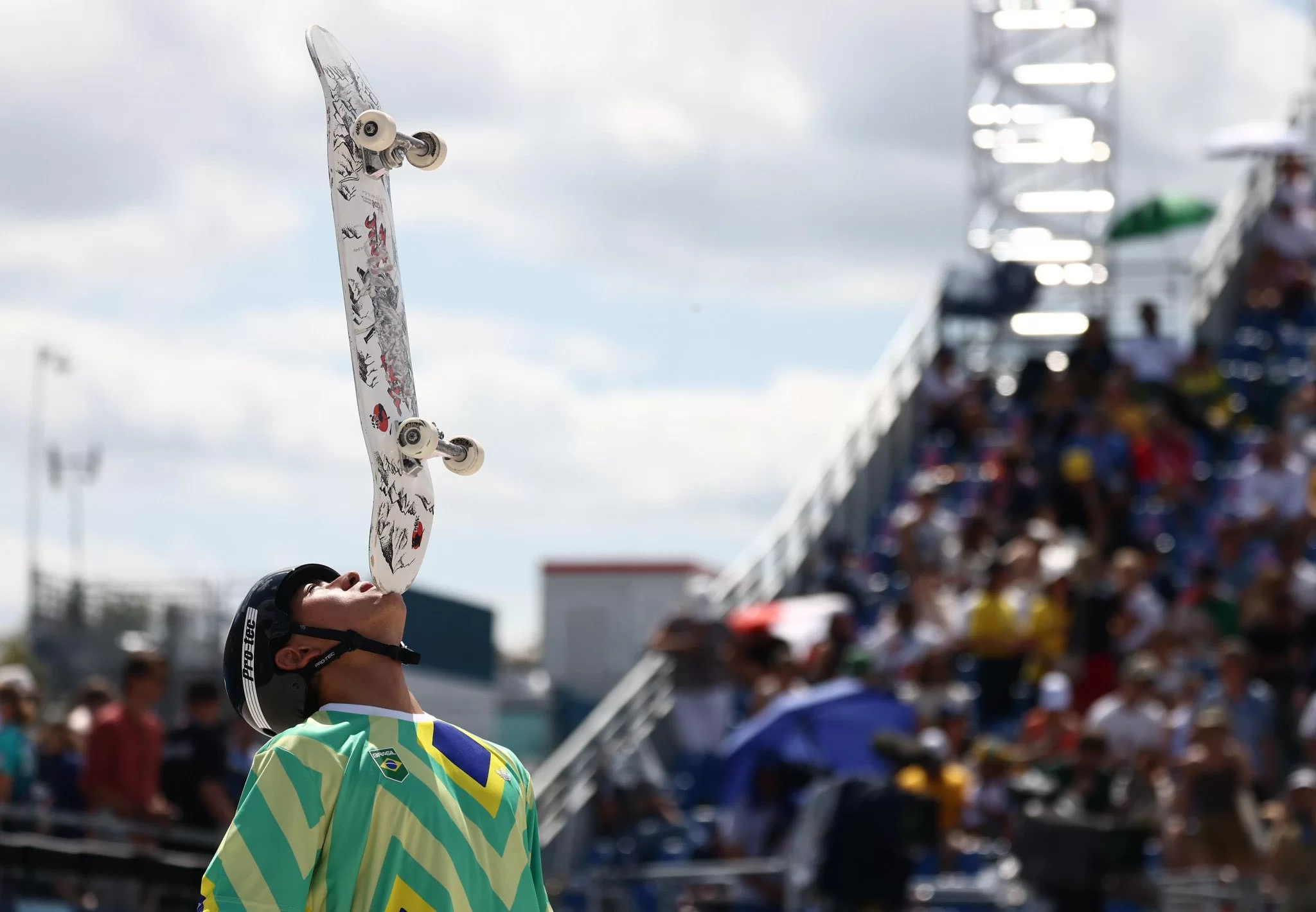 Augusto Akio: skatista, medalhista de bronze e showman (Reprodução/Luiza Moraes/COB) Lorena Bueri