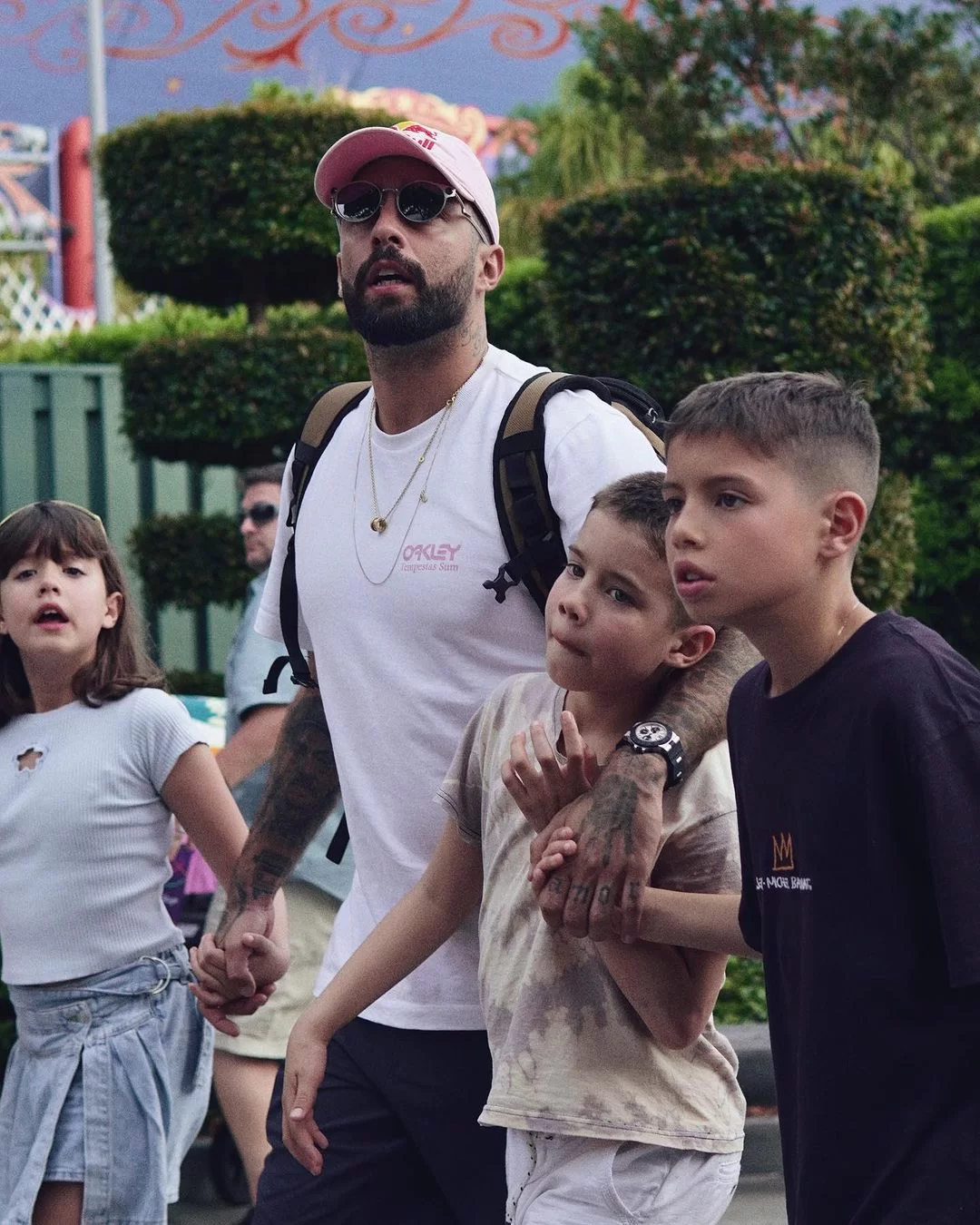 Pedro Scooby com os filhos Liz, Dom e Bem (Foto: reprodução/Instagram/@pedroscooby) Lorena Bueri