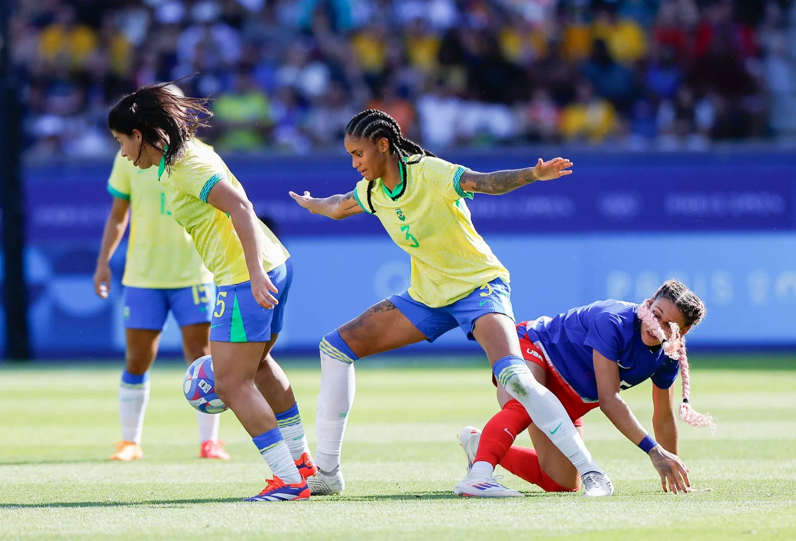 Tarciane no jogo entre Brasil e Espanha nos Jogos Olímpicos de Paris