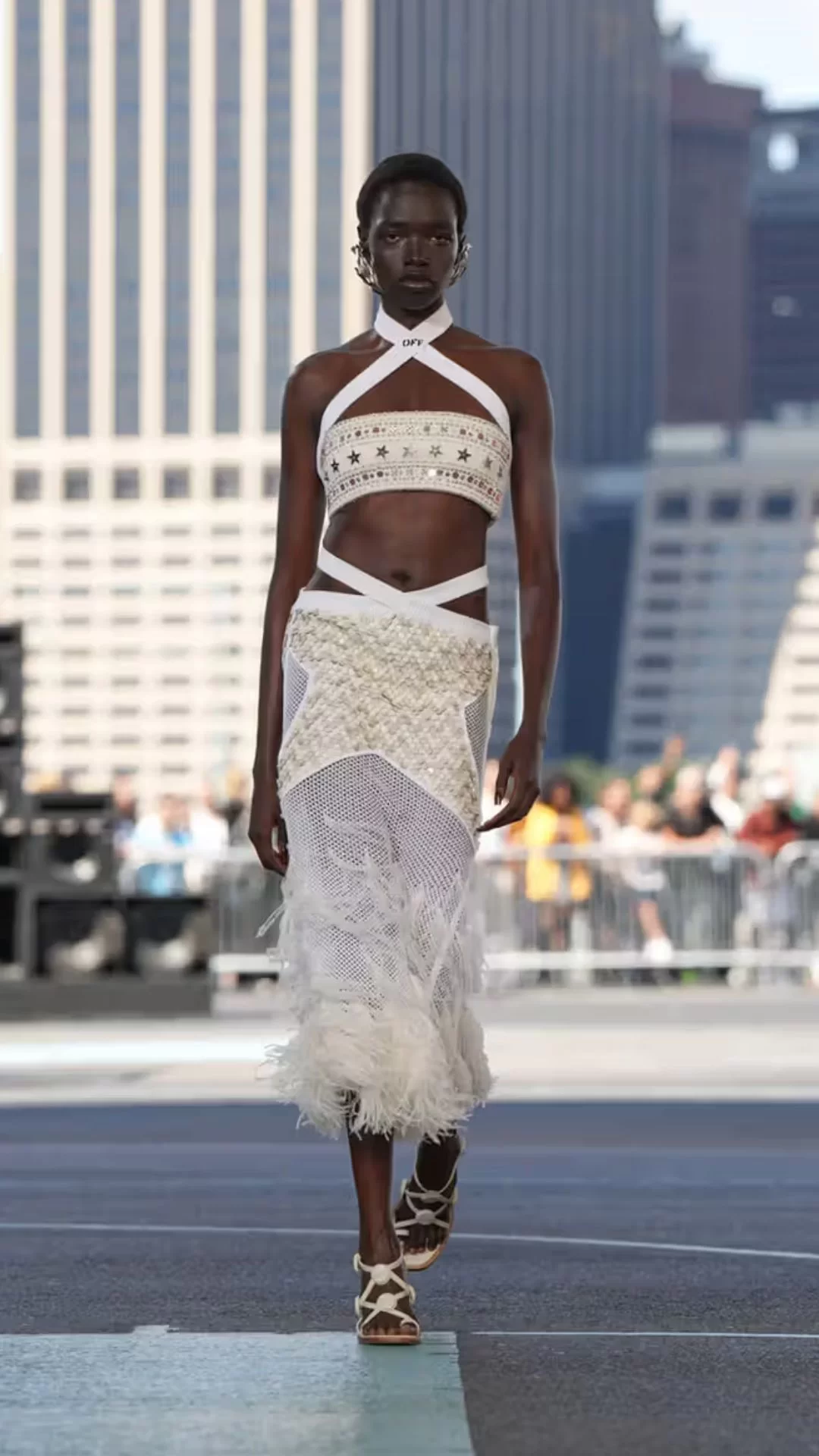 Coleção Spring/Summer 2025 da Off-White (Foto: reprodução/divulgação/Off-White) Lorena Bueri