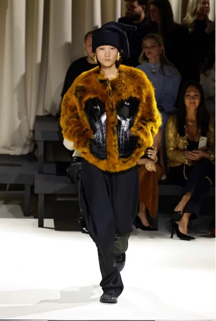 Schiaparelli 2024 (Foto: reproduksi/pengungkapan) Lorena Bueri