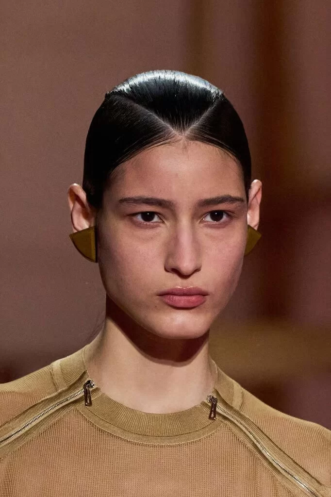 Aksesori dari koleksi baru Hermès musim semi/musim panas 2025 (Foto: reproduksi/Fashion Network) Lorena Bueri