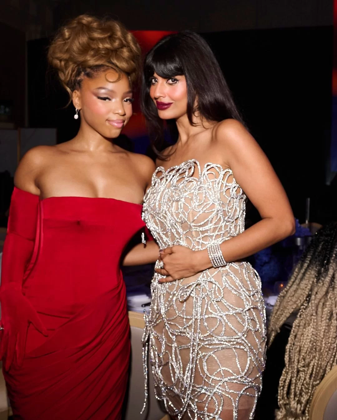 Cloe Bailey e Jameela Jamil na premiação Glamour Mulheres do Ano 2024 (Foto: reprodução/instagram/@glamouruk) Lorena Bueri