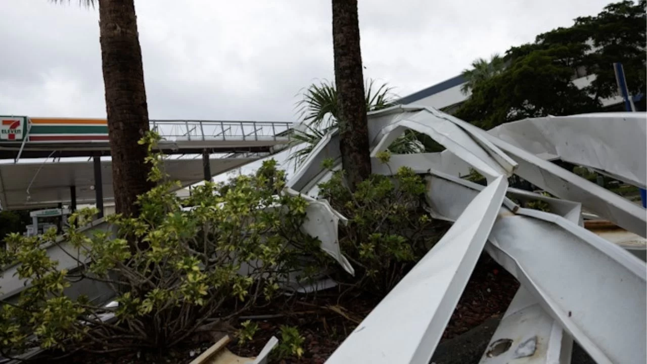 Destroços de edifícios deixados pela passagem do tornado na Flórida (Fotos: reprodução/Ricardo Arduengo/Reuters) Lorena Bueri