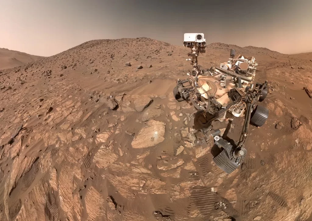 Selfie tirada pelo rover Perseverance em solo marciano (Foto:Reprodução/NASA)