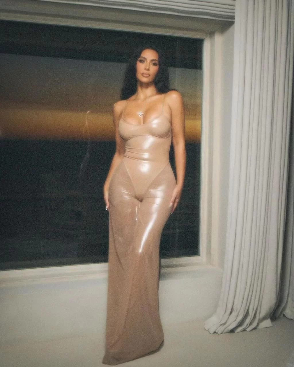 Detalhes do look de Aniversário Kim Kardashian (Foto: reprodução/Instagram/@kimkardashian) Lorena Bueri